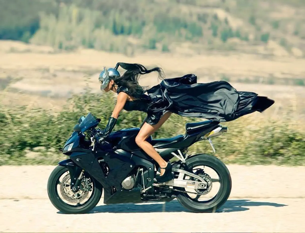 Silvia Radulova :: Motobikes